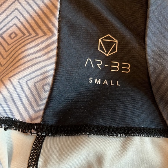 Women’s AR-33 Size Small Purple Ombré Leggings - Picture 3 of 6